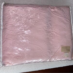 New In Package Home Collection Twin Coverlet Luisa Rose 100% Cotton Matelasse